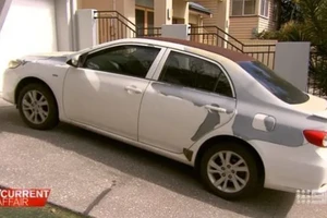 Từ những chiếc Toyota bị bong lớp sơn, chủ xe cần làm gì để bảo vệ sơn ô tô?