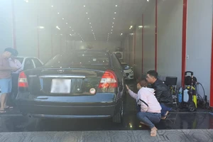 Hyundai SantaFe cũ đã đi 13.000 km bán đắt hơn xe mới