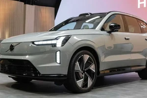 Giám đốc một hãng xe sang: 'Xe điện sắp giảm giá tương đương giá xe xăng'