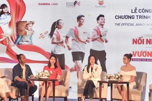 Siêu mẫu Vũ Thu Phương nghẹn ngào kể chuyện mẹ mắc bệnh tim