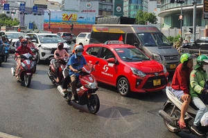 Gửi xe ở siêu thị, không có vé giữ xe mà mất xe thì kiện ai?