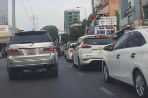 Kinh nghiệm lái xe khi về quê ăn tết không bị tắc đường