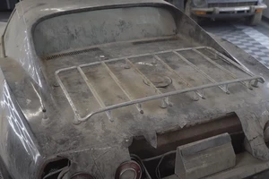 'Thay máu' cho chiếc xe cổ điển bị chuột làm tổ trong kho 34 năm