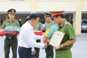 Khen thưởng các đơn vị phá nhanh vụ cướp ngân hàng ở quận 8