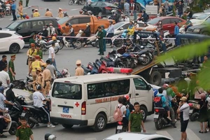 Vụ ô tô tông 17 xe máy ở Hà Nội: Tài xế có thể phải đối diện với mức án nào?