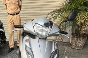 Tìm nhân chứng vụ một người chạy xe ngã tử vong ở Bình Thạnh 