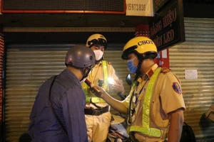 Từ hôm nay, người vi phạm giao thông chậm nộp phạt sẽ bị tính 'lãi ngày'