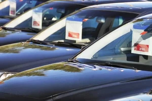 Facebook cấm các đại lý đăng bán ô tô cũ