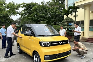 Ô tô điện mini giá rẻ bất ngờ xuất hiện với đường nét lạ mắt