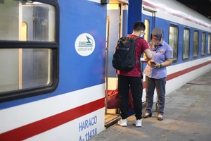 Đường sắt chạy thêm tàu từ Hà Nội đi Đồng Hới và TP.HCM