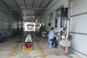 Trung tâm Đăng kiểm bất ngờ vắng vẻ, chờ xe đến kiểm định