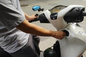 Giải mã nguyên lý khoá ô tô, xe máy bất ngờ bị 'phá sóng'