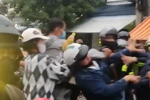 Từ vụ clip cự cãi giữa đoàn xe Harley Davidson khi qua phà Cát Lái: Xe nào được quyền ưu tiên?