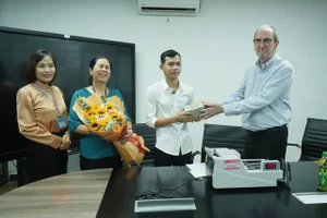 Khó tin khi con trai trúng thưởng 1 tỉ đồng nhờ uống Number 1