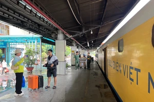 Các đoàn tàu chạy sau dịp lễ 2-9, tiếp tục giảm giá mạnh