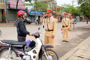 Từ 15-9, CSGT sẽ giao tiếp với người vi phạm giao thông thế nào?