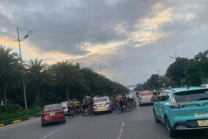 Từ vụ đoàn xe đạp vây kín xe công nghệ ở Hà Nội: Người đi xe đạp cần biết điều này