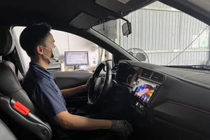 Lại xuất hiện tình trạng ô tô xếp hàng chờ đăng kiểm