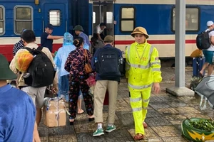 Tạm ngưng tàu SE3 đoạn từ Hà Nội đến Đồng Lê, Quảng Bình do mưa lũ