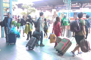 Ga Sài Gòn cao điểm Tết, người đi tàu nên ra sớm 30 phút 