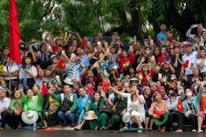 Người Việt nói gì về hình ảnh xe VinFast VF 8 mui trần dẫn đầu đoàn diễu binh?