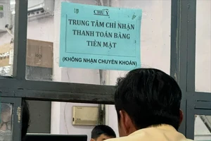 Vì sao các Trung tâm Đăng kiểm chỉ thu tiền mặt khi ô tô đến kiểm định?