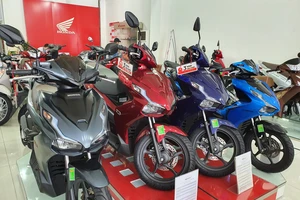 Giá vàng tăng mạnh, 1 lượng vàng có thể mua được 2 chiếc xe Honda Air Blade