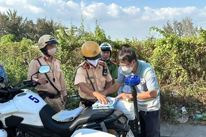 Khi gặp người vi phạm không chấp hành, Cảnh sát giao thông được làm gì?