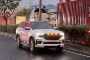 Tài xế độ đèn 'như sân khấu' có thể phải đối diện mức phạt ra sao?