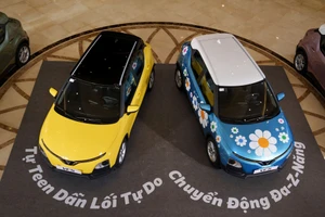 Quá nhiều màu sơn 'hot', khách hàng muốn… mua cả bảng màu VF 5 Plus