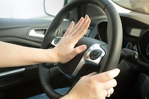Bấm tín hiệu còi xe liên tục sẽ bị phạt nặng?