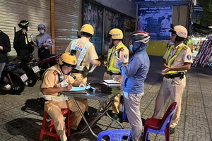 Hiểu đúng về việc khấu trừ lương khi không đóng phạt vi phạm giao thông