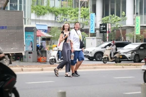 Người đi bộ vi phạm giao thông có thể bị xử phạt đến 200 ngàn đồng