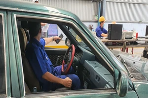 Từ ngày mai, bị mất hay hư hỏng tem kiểm định xe ô tô thì chủ xe phải làm sao?