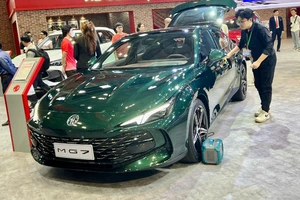 Ô tô Trung Quốc ồ ạt nhập khẩu vào Việt Nam