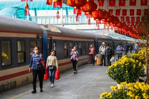 Nhiều chương trình giảm giá, tặng vé tàu hoả cho hành khách 