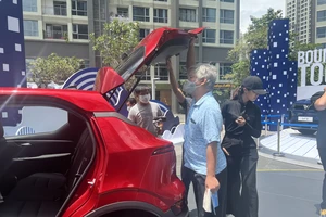 Thị trường ô tô Việt hai tháng đầu năm 2025: Xe xăng giảm, xe điện 'lên ngôi'