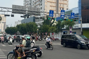 3 nhóm xe mô tô bắt buộc phải có gương chiếu hậu cả 2 bên?