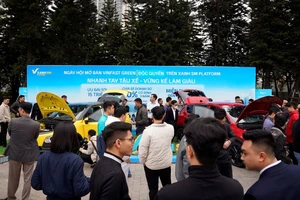 Người mua lý giải kỷ lục cọc của xe điện VinFast Green