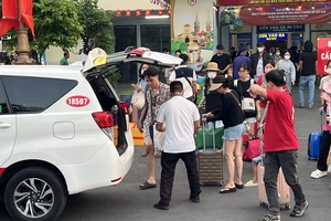 Từ 2025, lái taxi cần bằng B hay C1 và điều kiện gì khác?