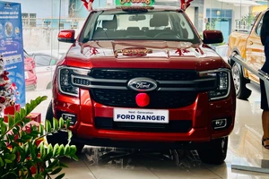 Xe bán tải Ford Ranger 'một mình một ngựa'