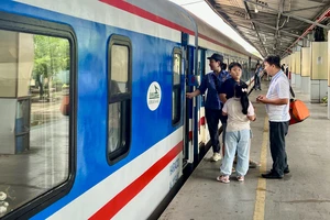 Vé tàu hoả đường dài dịp 30-4 và 1-5 đã 'cạn'