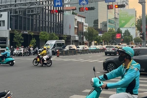 Tổng hợp các mức phạt lỗi vượt đèn đỏ cho ô tô, xe máy và các loại xe