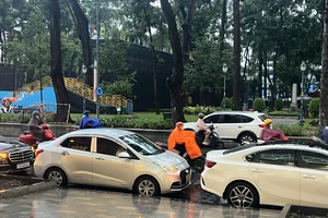 TP.HCM nghiên cứu lắp camera xử phạt lấn chiếm lòng lề đường, các tài xế cần chú ý điều gì?