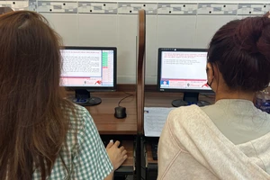 Ngỡ ngàng vì quá hạn bằng lái xe một ngày cũng phải thi lại lý thuyết