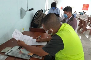 Phí ra biển số xe ô tô tại Hà Nội và TP.HCM sẽ giảm còn 14 triệu đồng?