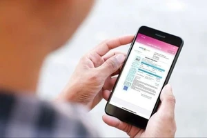 Người dân được trình bảo hiểm xe online cho CSGT khi được kiểm tra