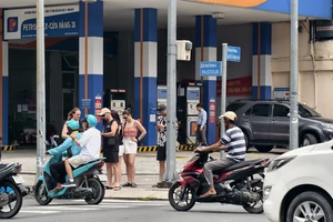 Vì sao ô tô điện, xe máy điện ngày càng 'lấn át' xe xăng?