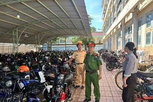 CSGT kiểm tra bãi xe quanh trường học trên toàn quốc, làm gì để ngăn ngừa học sinh vi phạm?