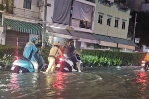 Cách 'cứu' chiếc xe máy sau những trận triều cường